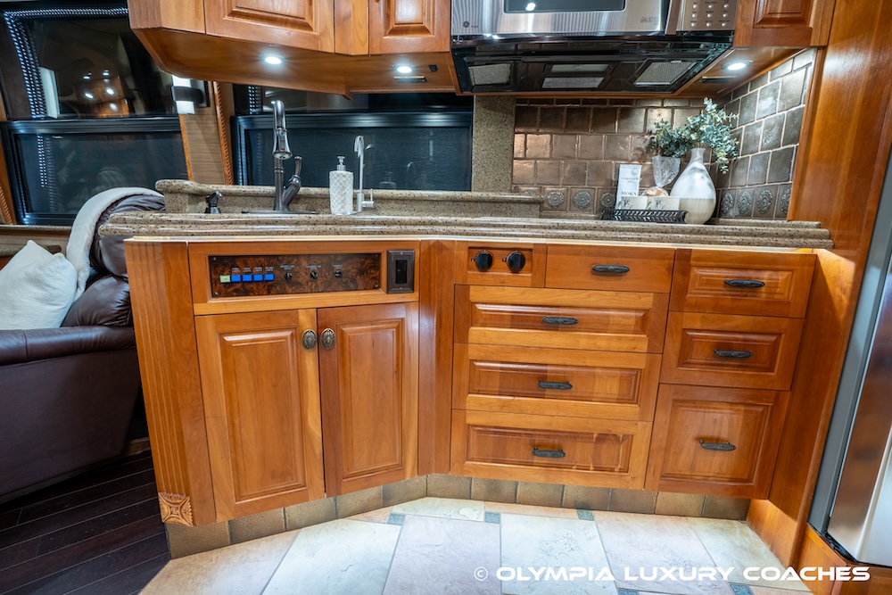 2005 Prevost Royale XLII For Sale