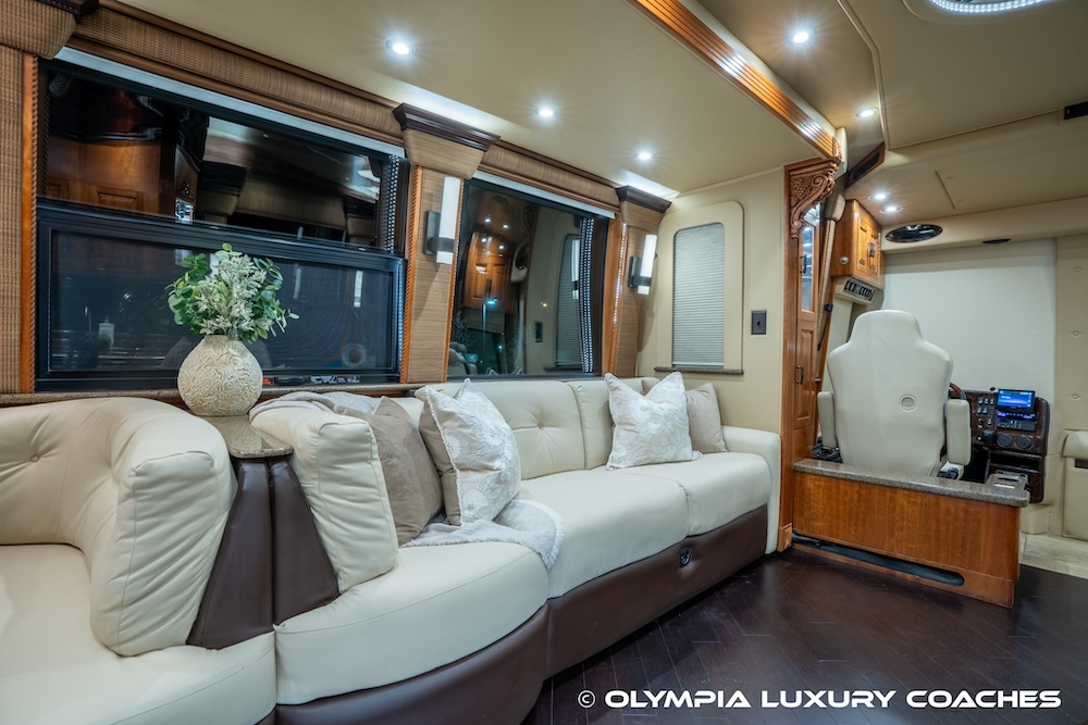 2005 Prevost Royale XLII For Sale