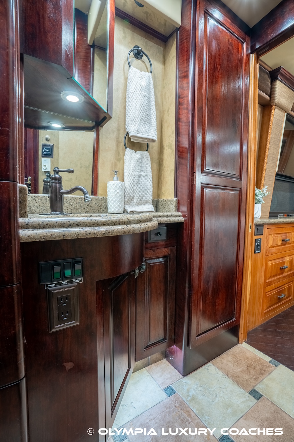 2005 Prevost Royale XLII For Sale