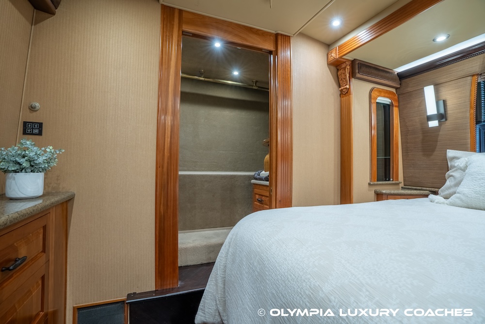 2005 Prevost Royale XLII For Sale