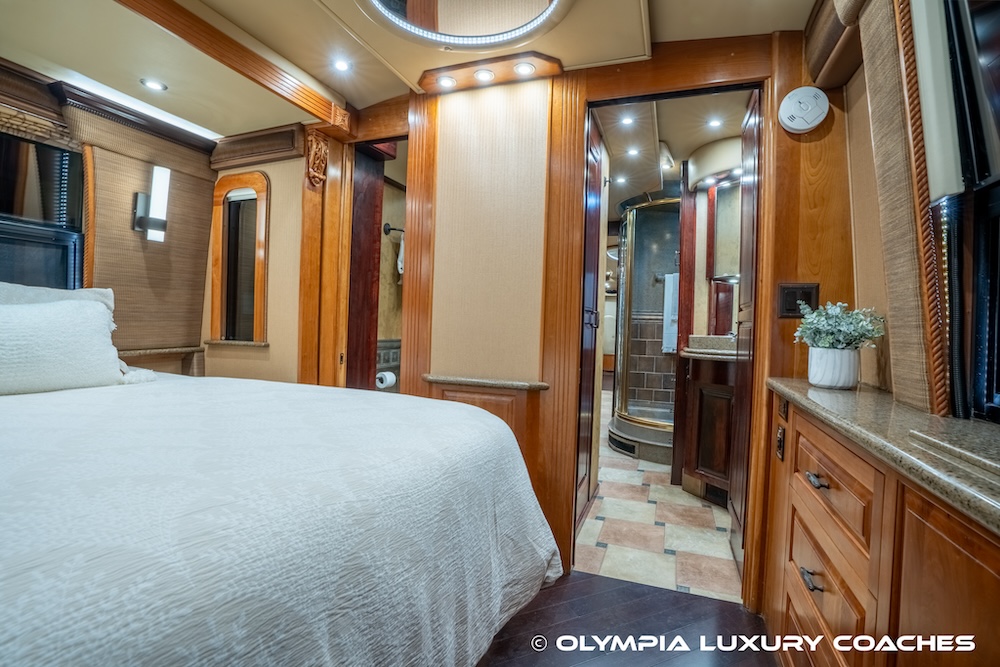 2005 Prevost Royale XLII For Sale