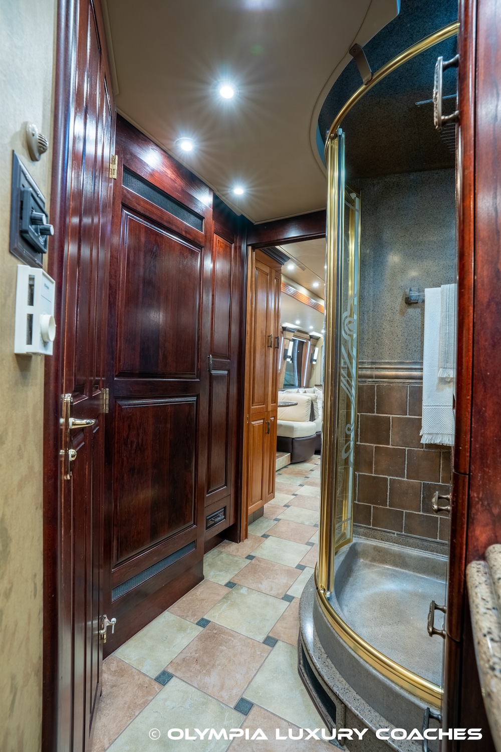 2005 Prevost Royale XLII For Sale