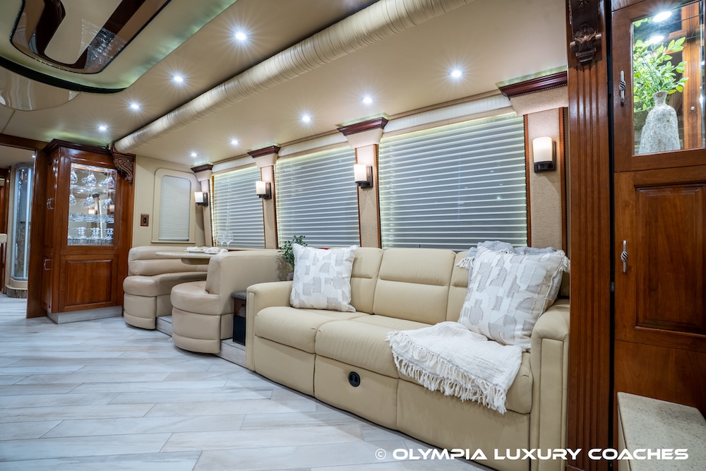 2005 Prevost Royale XLII For Sale