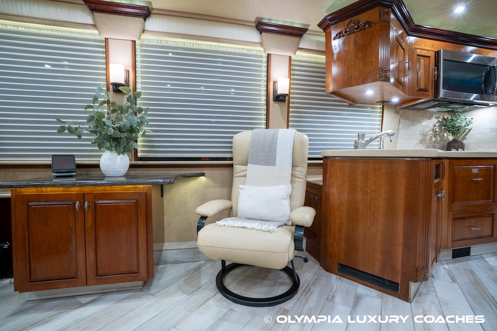 2005 Prevost Royale XLII For Sale