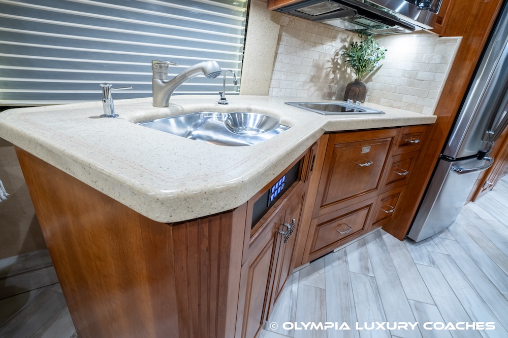 2005 Prevost Royale XLII For Sale