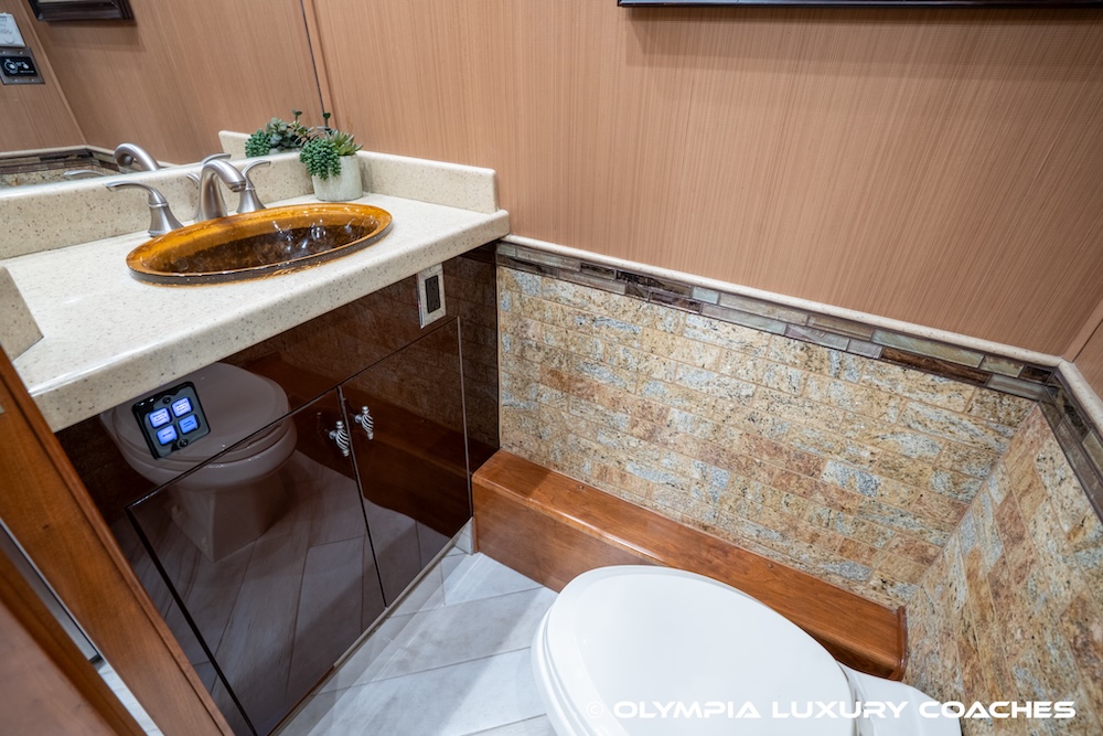 2005 Prevost Royale XLII For Sale