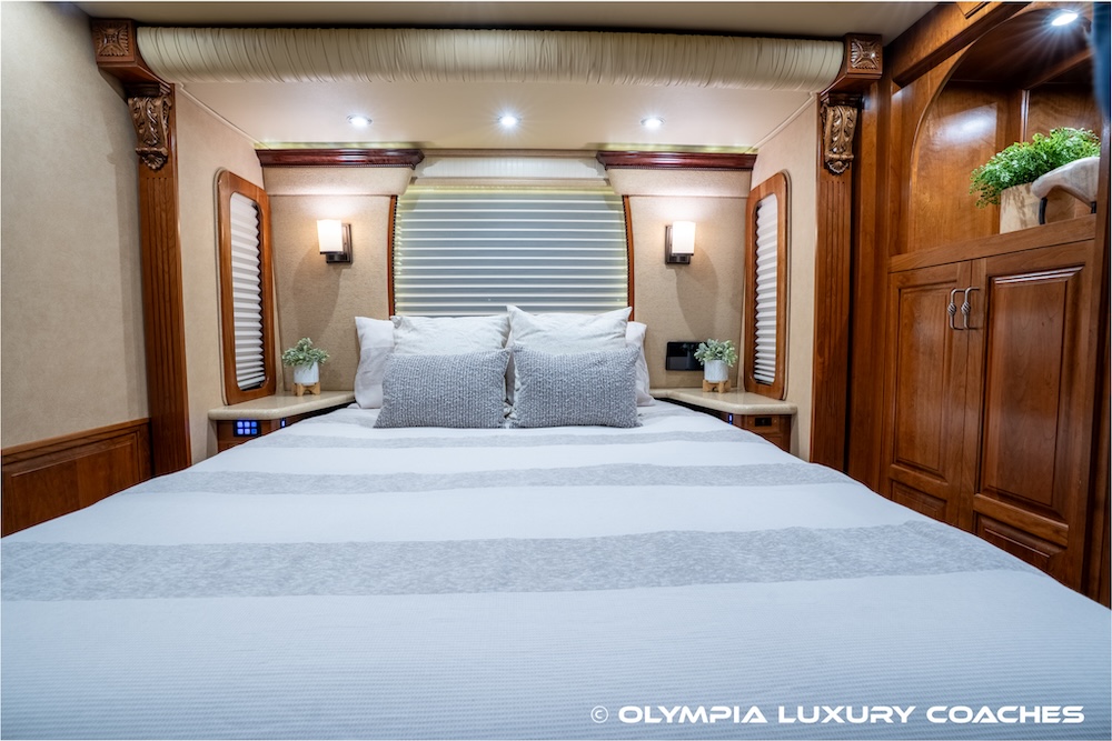 2005 Prevost Royale XLII For Sale