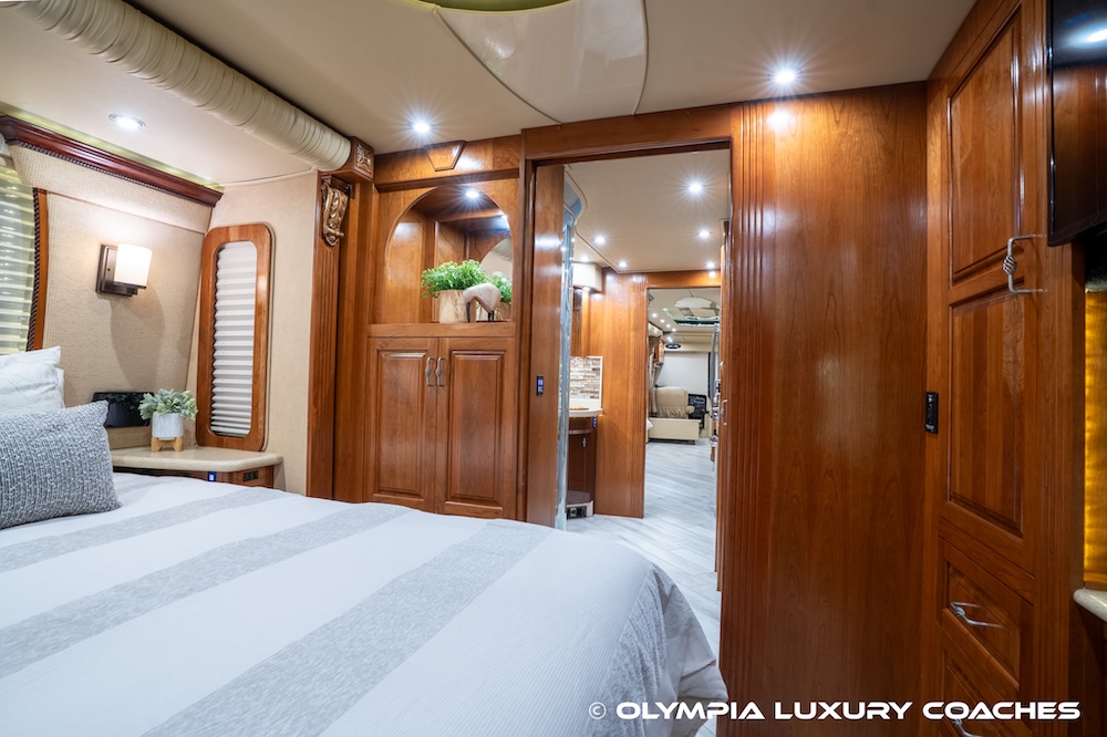 2005 Prevost Royale XLII For Sale