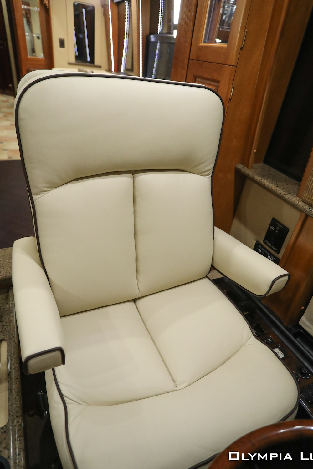 2005 Prevost Royale XLII  For Sale