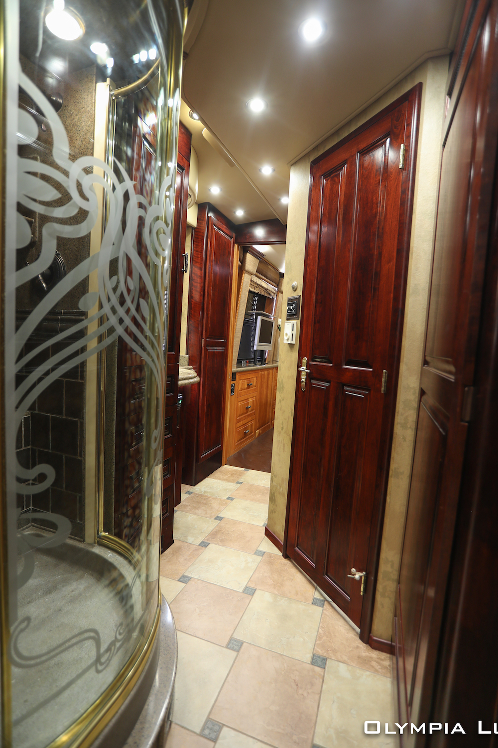 2005 Prevost Royale XLII  For Sale