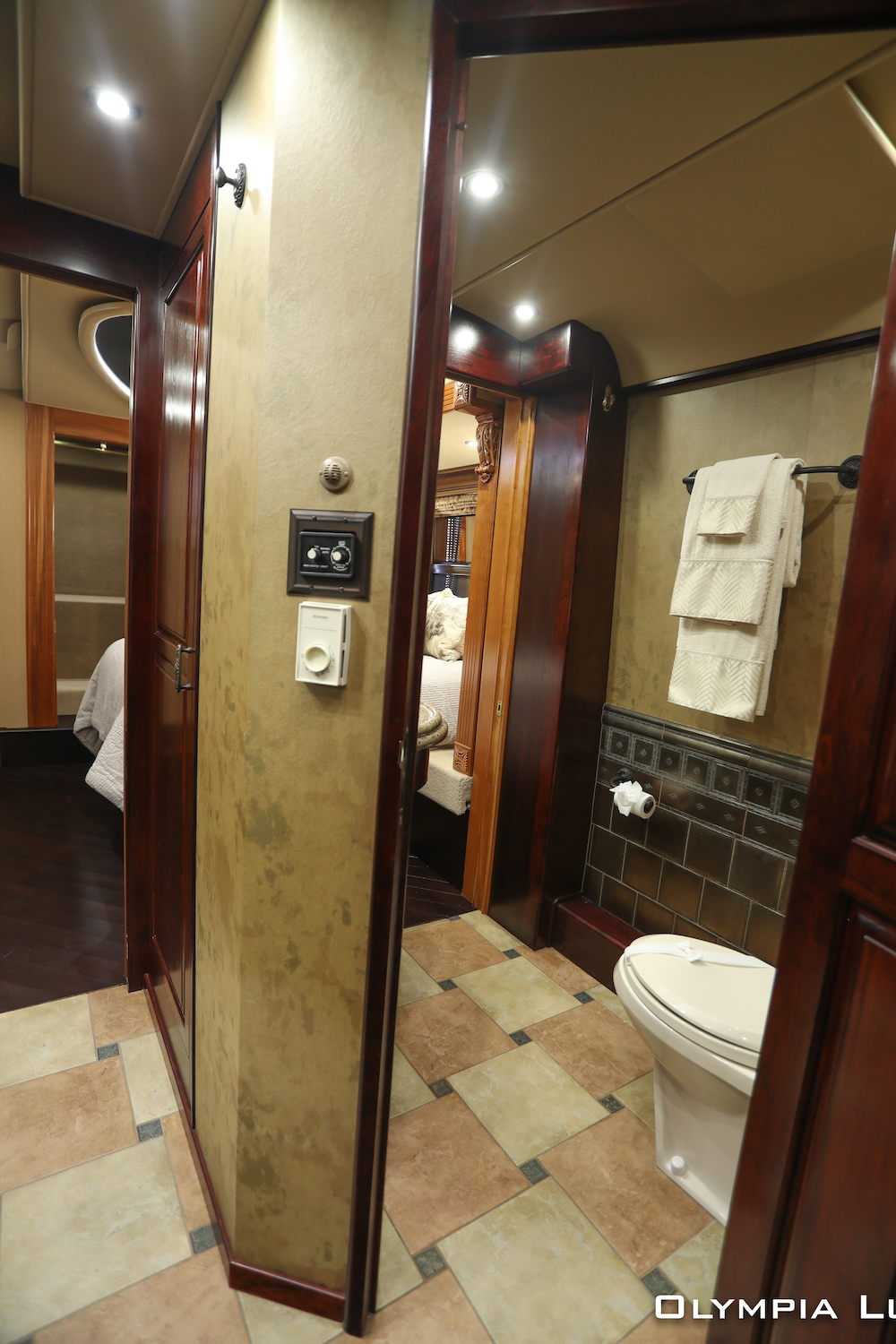 2005 Prevost Royale XLII  For Sale