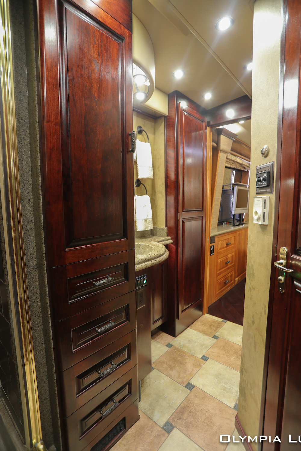 2005 Prevost Royale XLII  For Sale