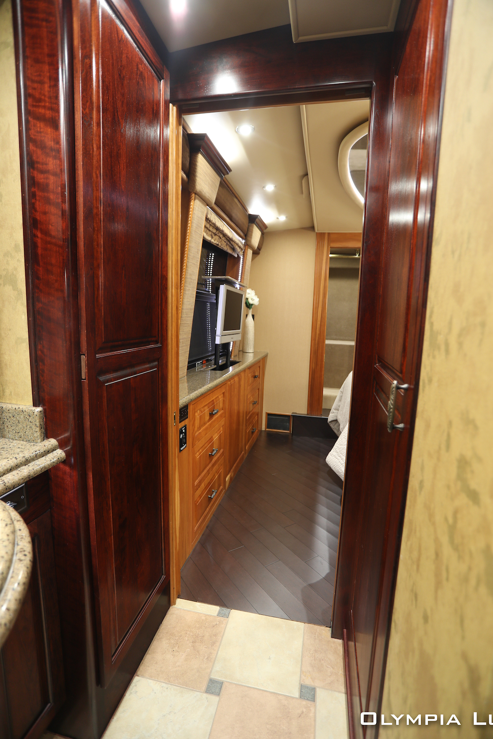 2005 Prevost Royale XLII  For Sale