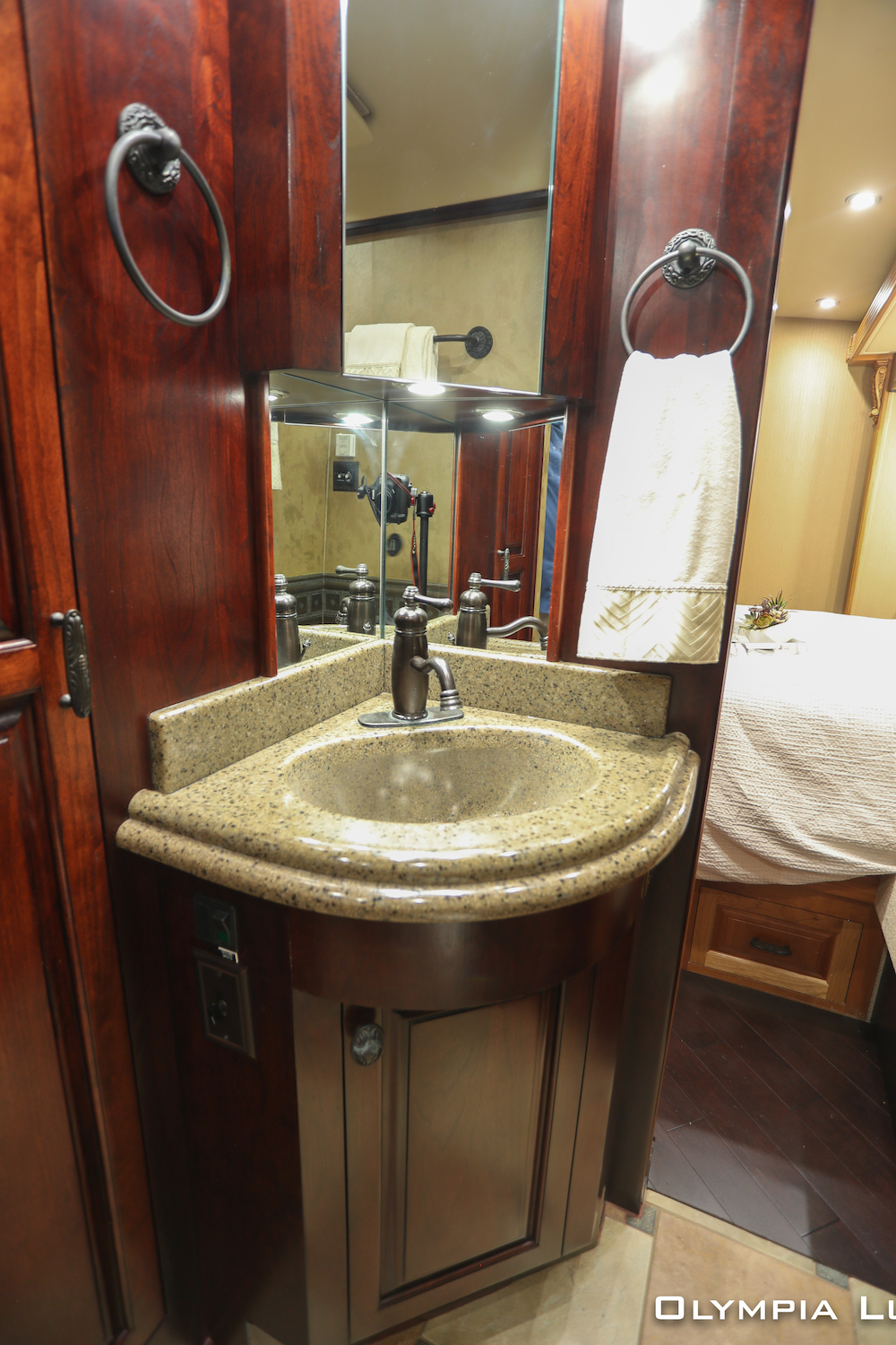 2005 Prevost Royale XLII  For Sale