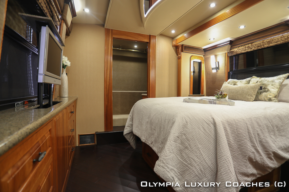 2005 Prevost Royale XLII  For Sale