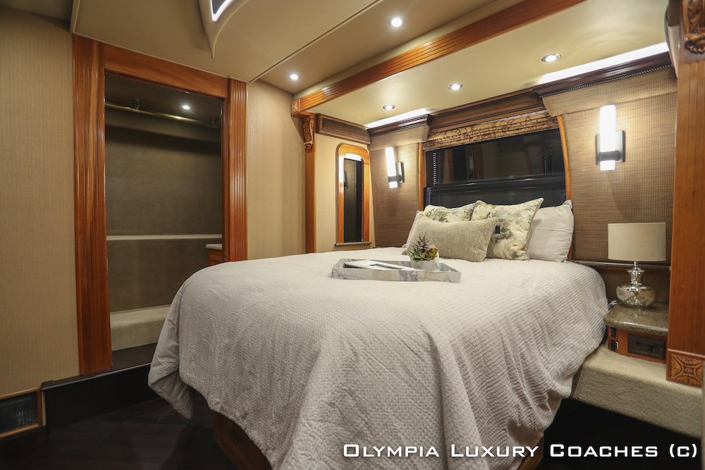 2005 Prevost Royale XLII  For Sale