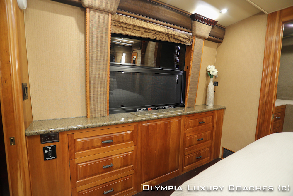 2005 Prevost Royale XLII  For Sale