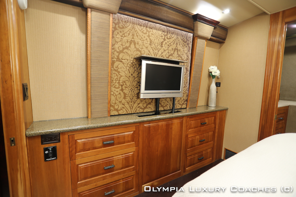 2005 Prevost Royale XLII  For Sale