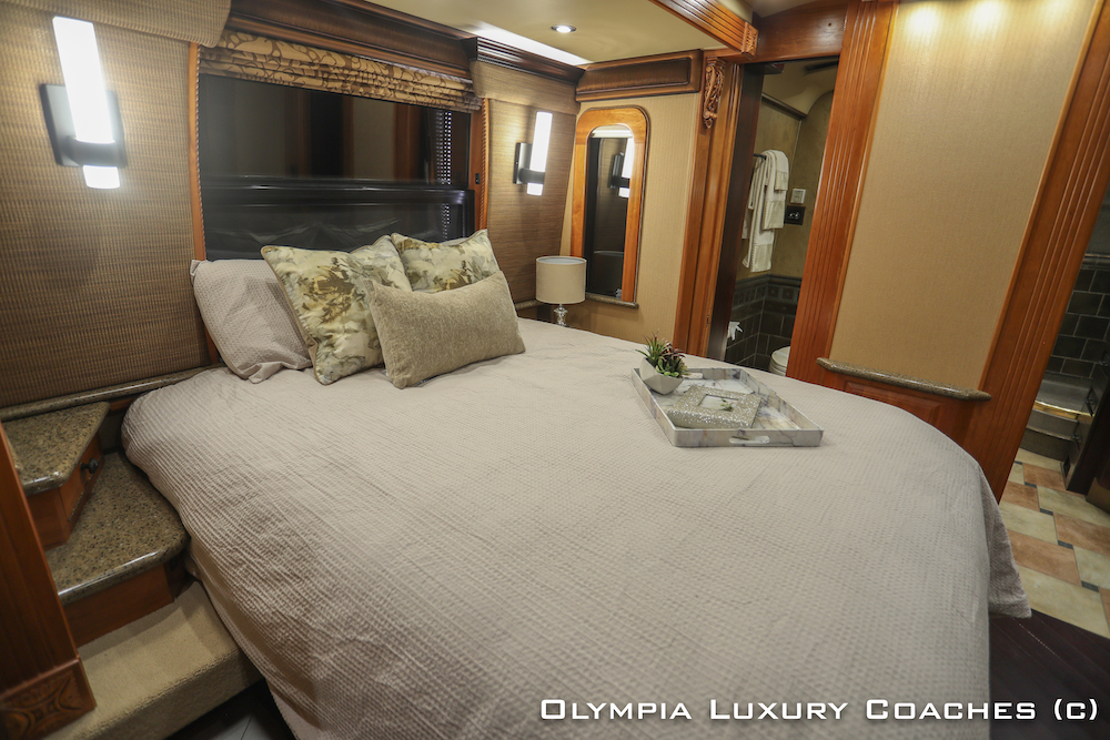 2005 Prevost Royale XLII  For Sale