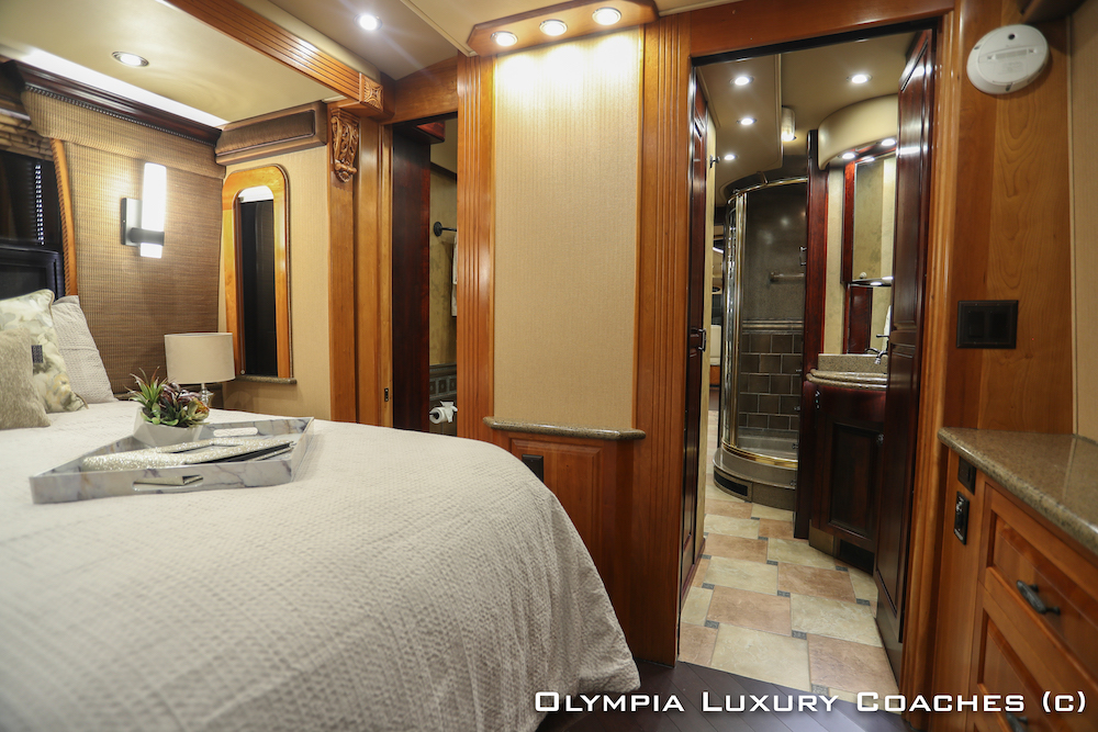 2005 Prevost Royale XLII  For Sale