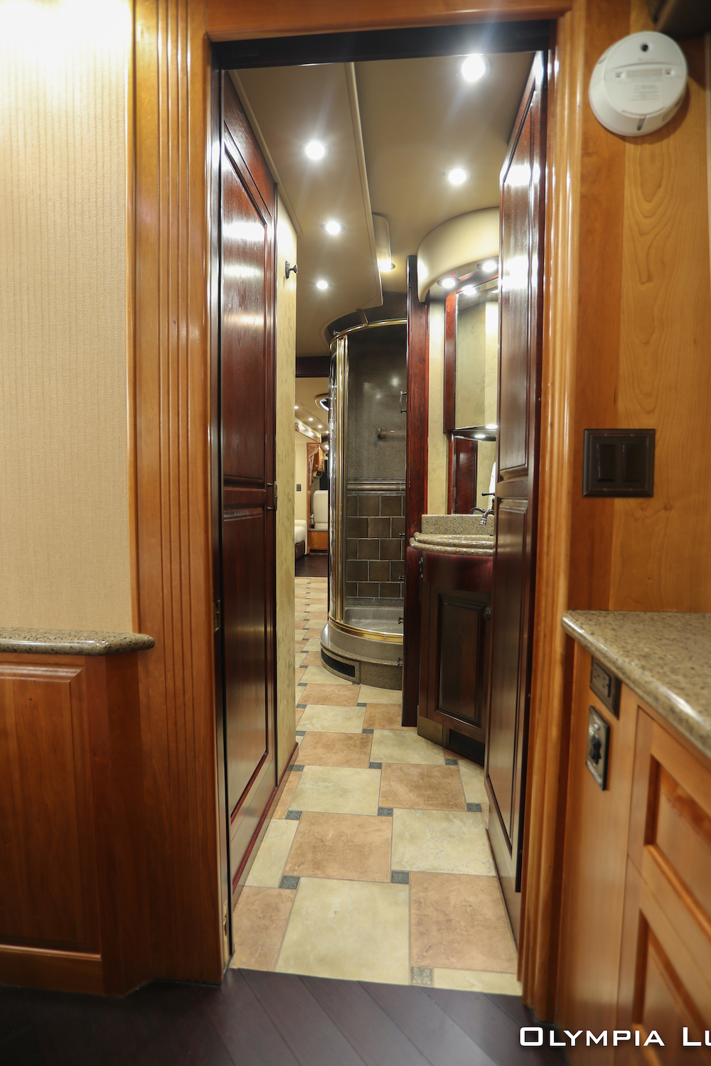 2005 Prevost Royale XLII  For Sale