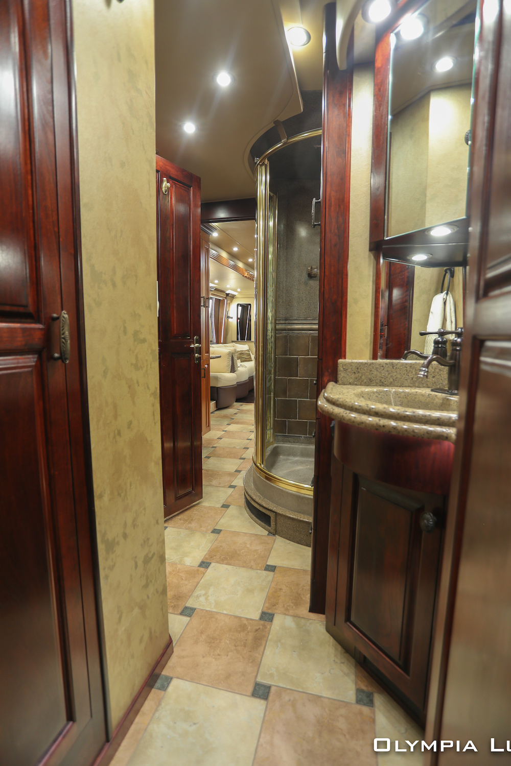 2005 Prevost Royale XLII  For Sale