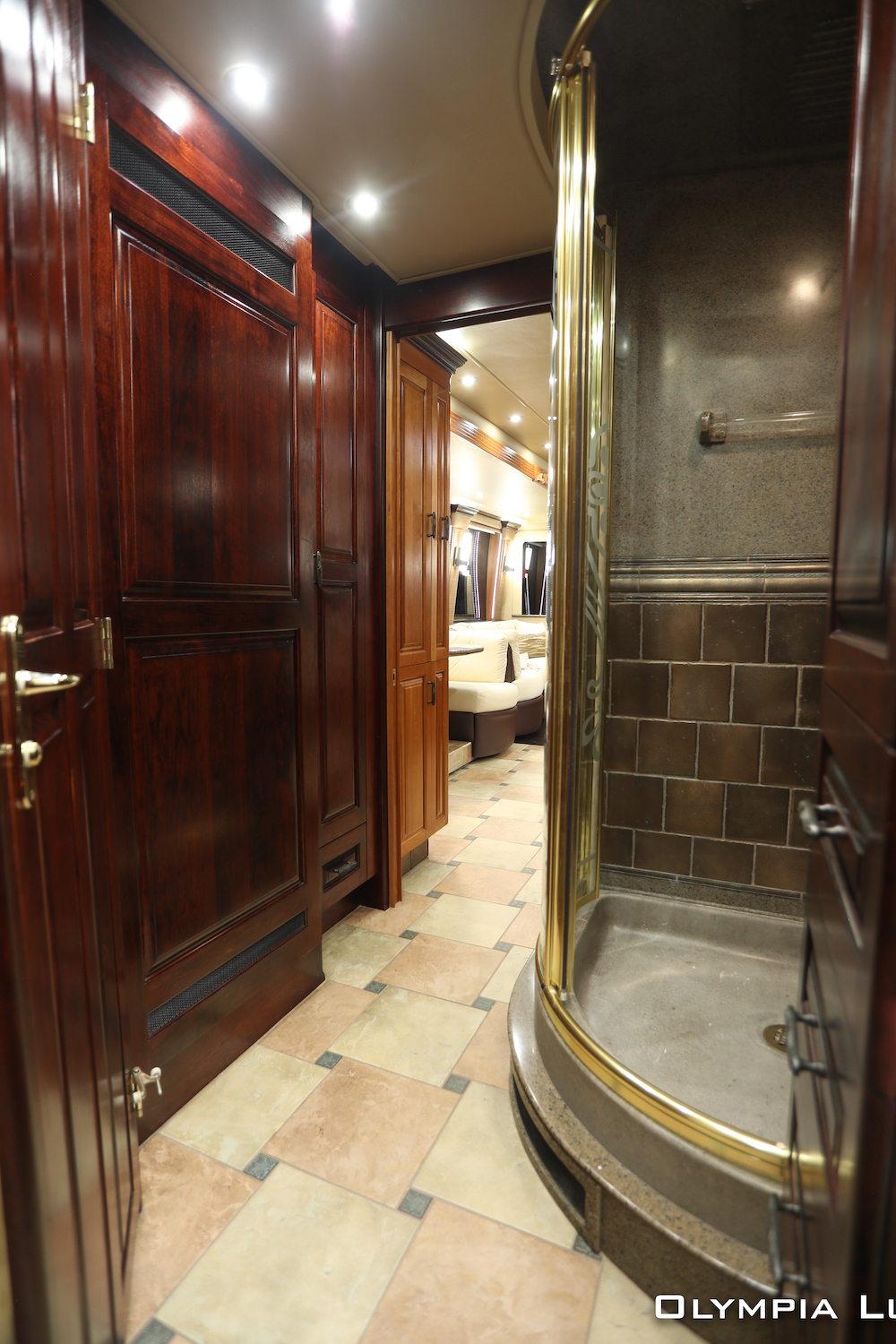 2005 Prevost Royale XLII  For Sale