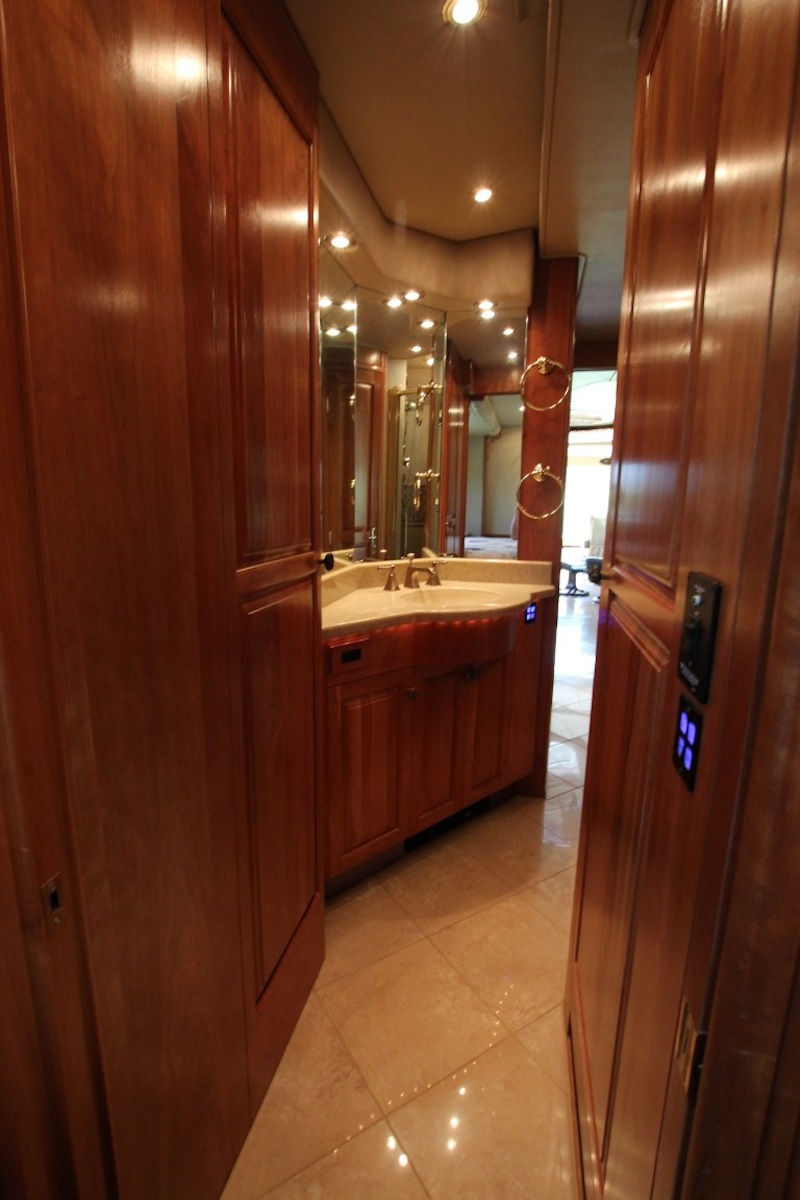 2005 Prevost Royale XLII For Sale