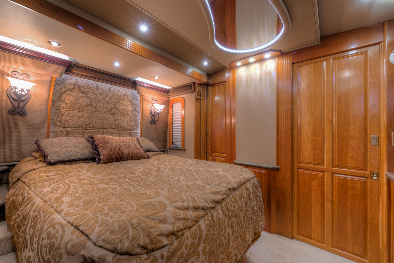 2005 Prevost Royale XLII For Sale