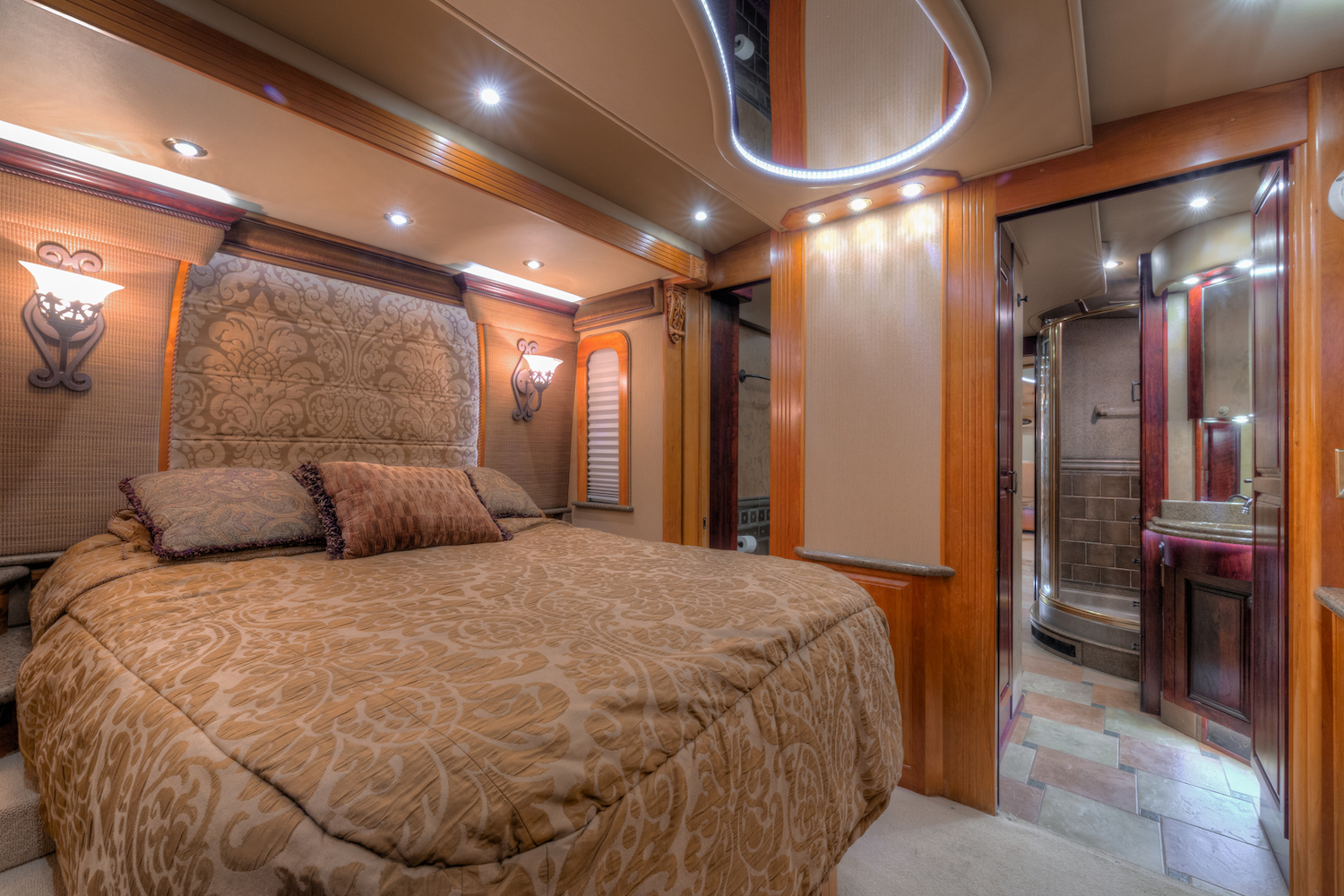 2005 Prevost Royale XLII For Sale