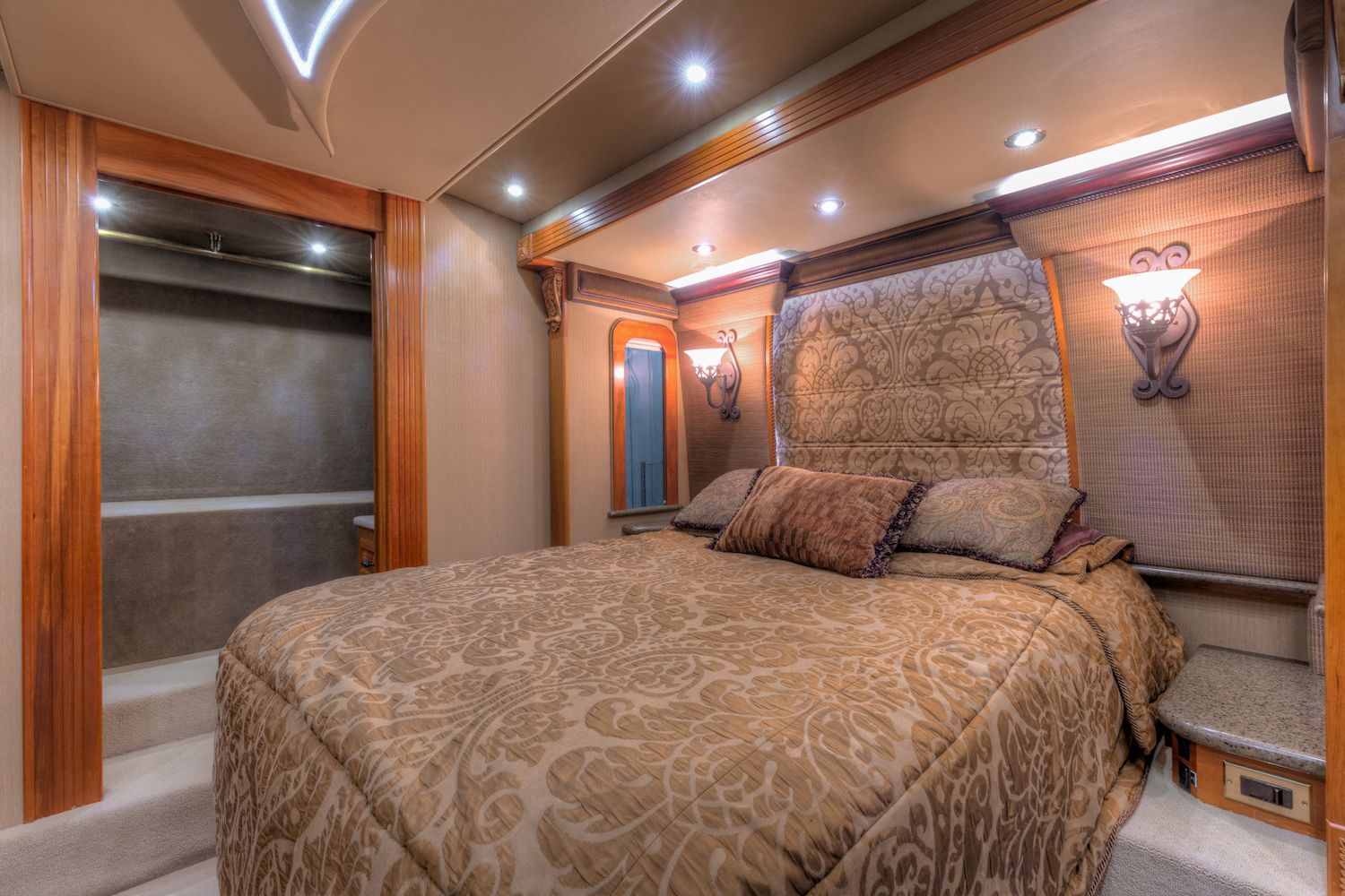 2005 Prevost Royale XLII For Sale