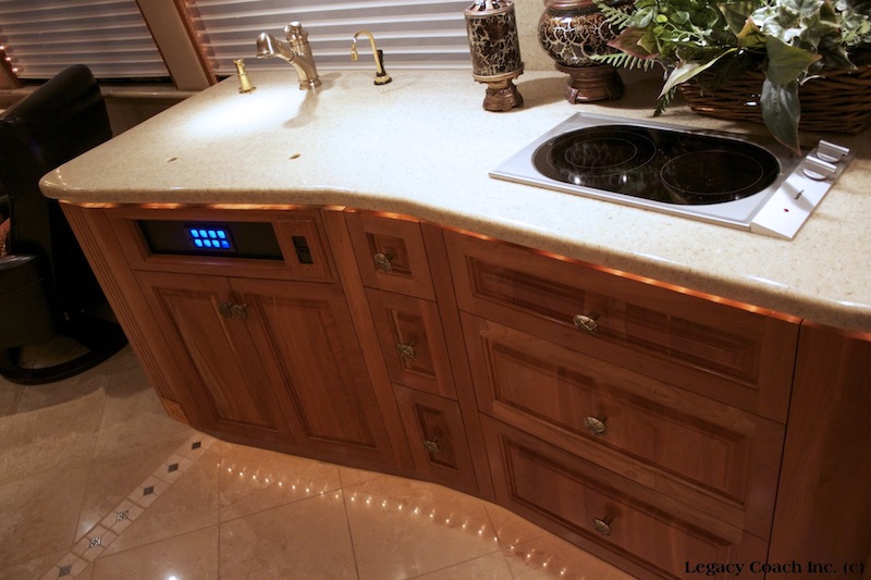 2005 Prevost Rpyale XLII For Sale