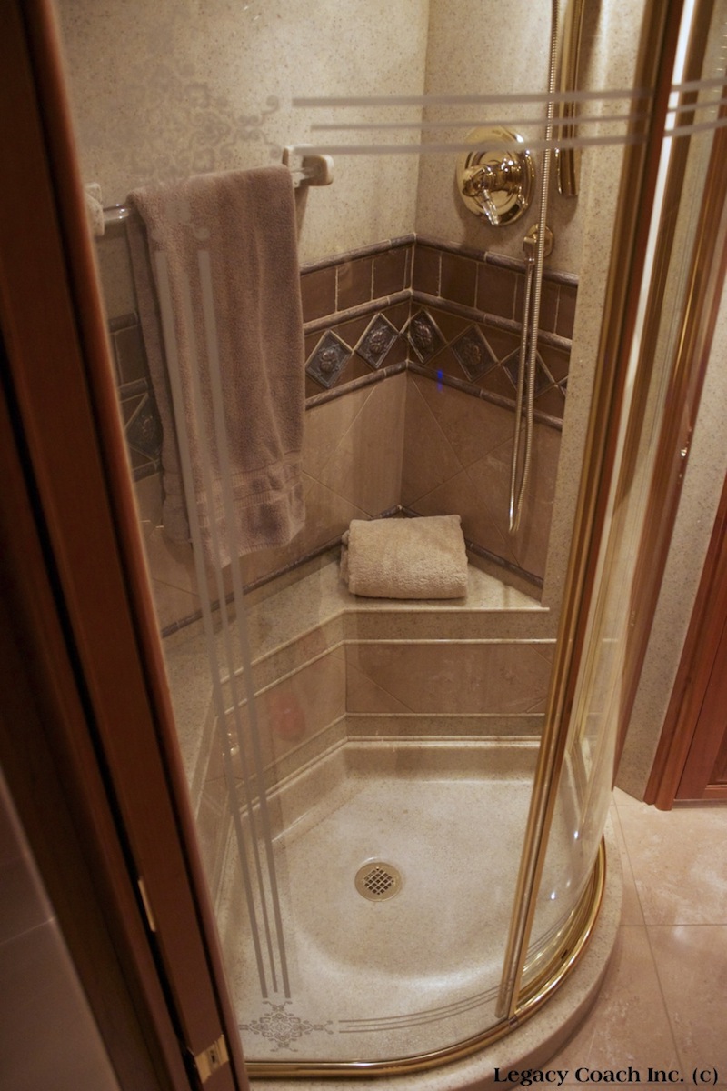 2005 Prevost Rpyale XLII For Sale