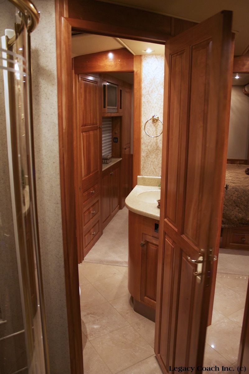 2005 Prevost Rpyale XLII For Sale