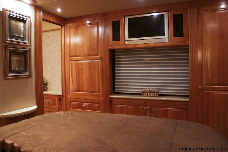 2005 Prevost Rpyale XLII For Sale