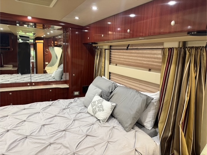 2005 Prevost XLII 40 For Sale