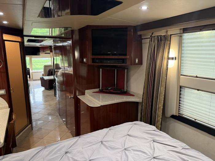 2005 Prevost XLII 40 For Sale