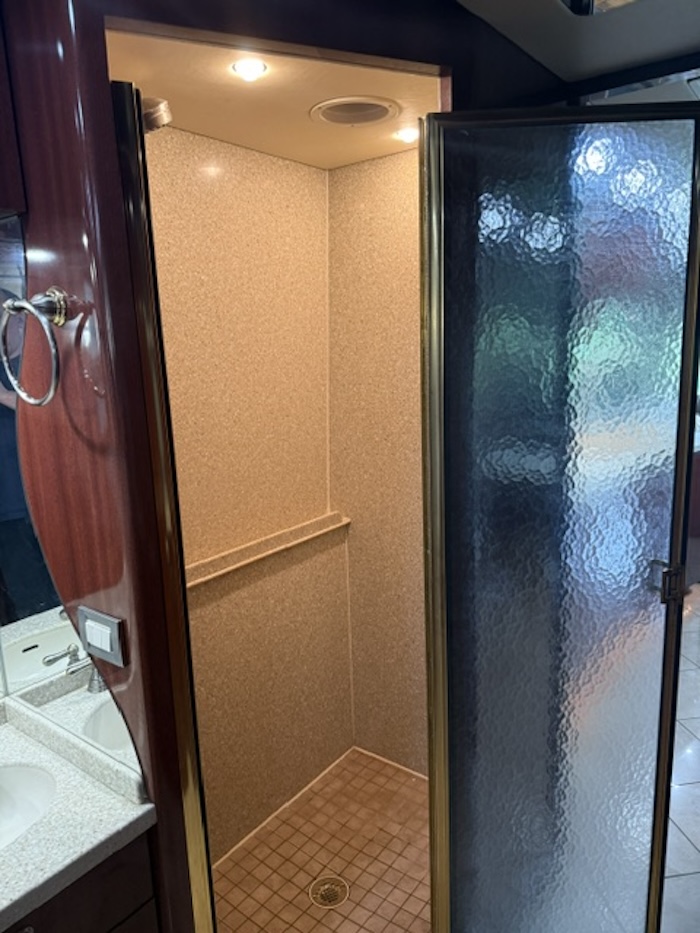 2005 Prevost XLII 40 For Sale