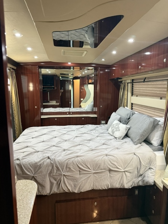 2005 Prevost XLII 40 For Sale