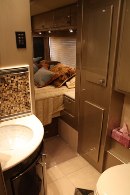 2006 Prevost Country Coach XLII For Sale