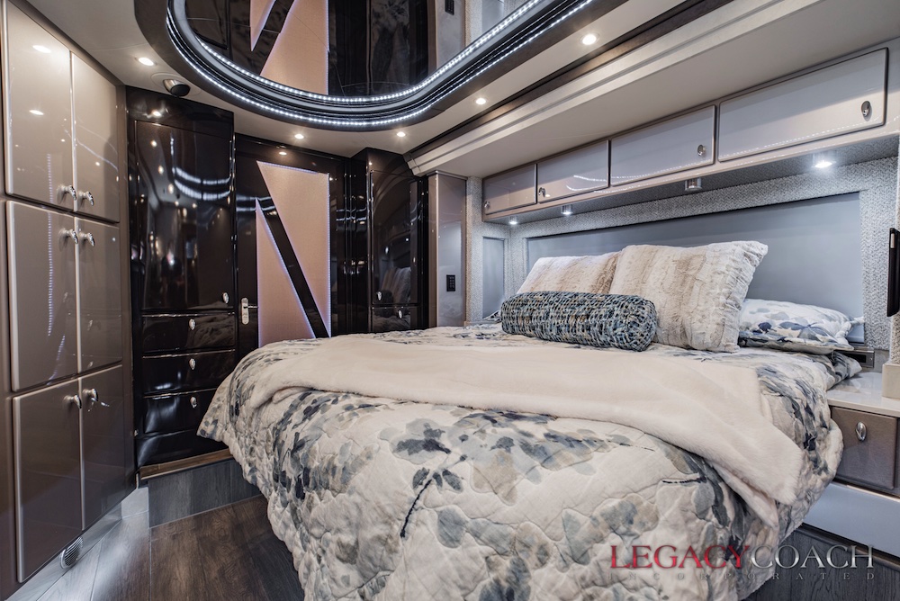 2006 Prevost Country Coach XLII For Sale