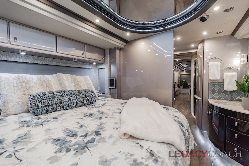 2006 Prevost Country Coach XLII For Sale