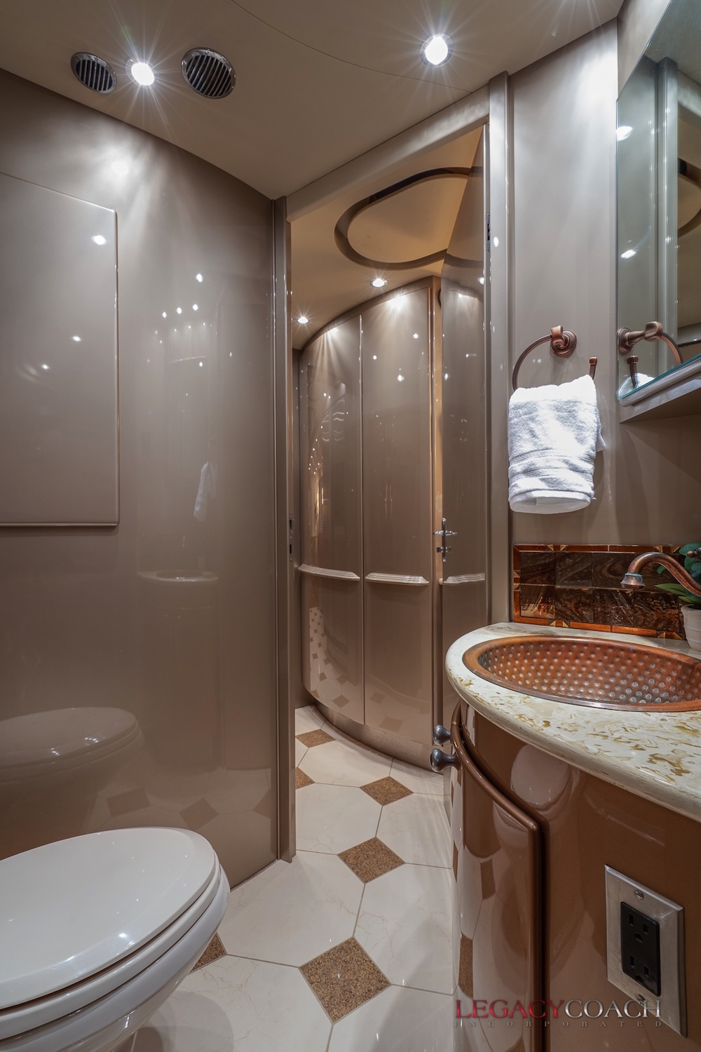 2006 Prevost Country Coach XLII For Sale