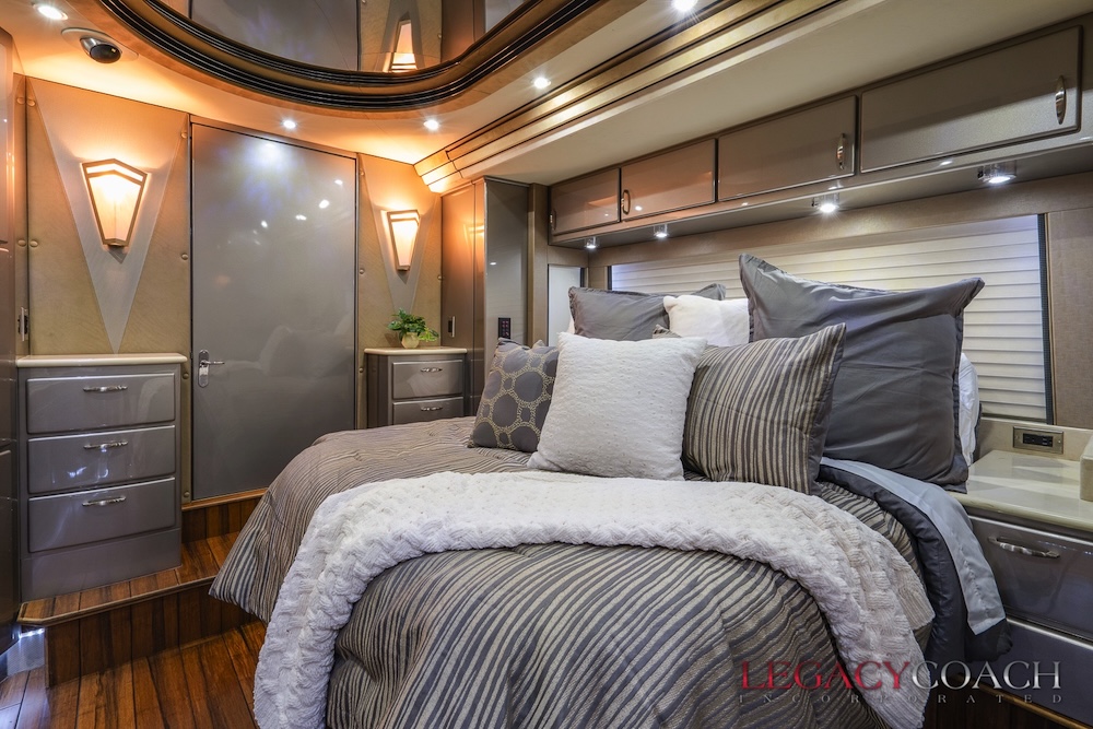 2006 Prevost Country Coach XLII For Sale