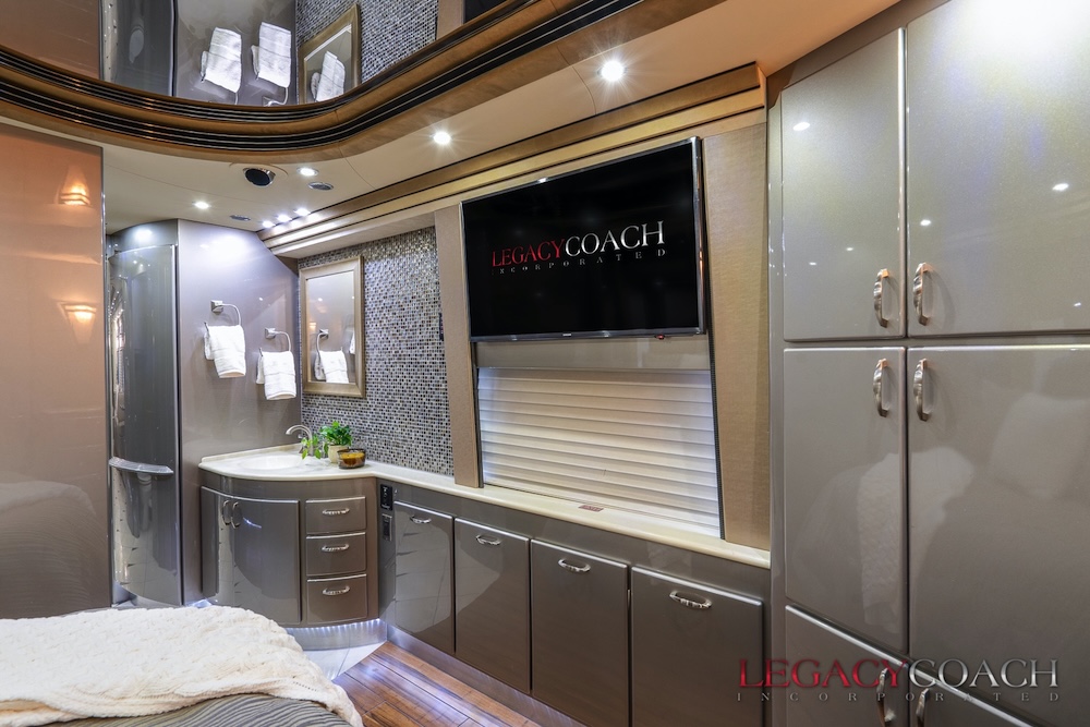 2006 Prevost Country Coach XLII For Sale