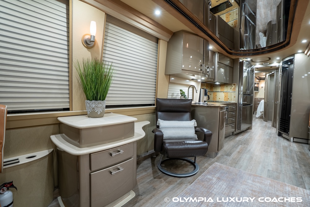 2006 Prevost Country Coach XLII For Sale