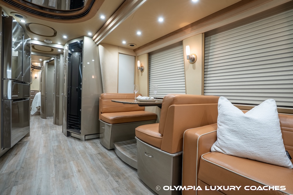 2006 Prevost Country Coach XLII For Sale