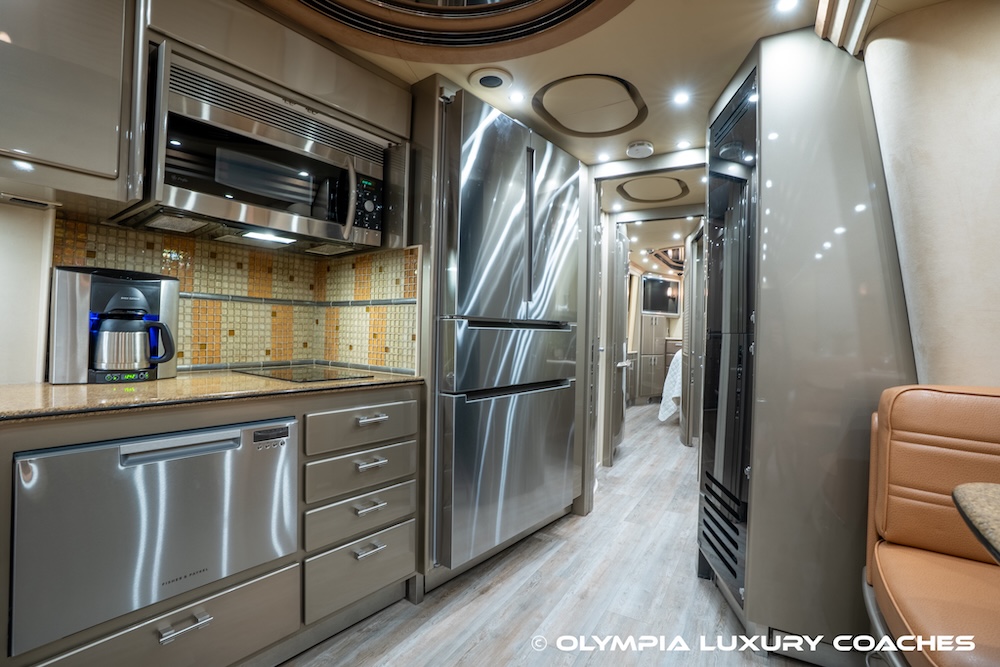 2006 Prevost Country Coach XLII For Sale