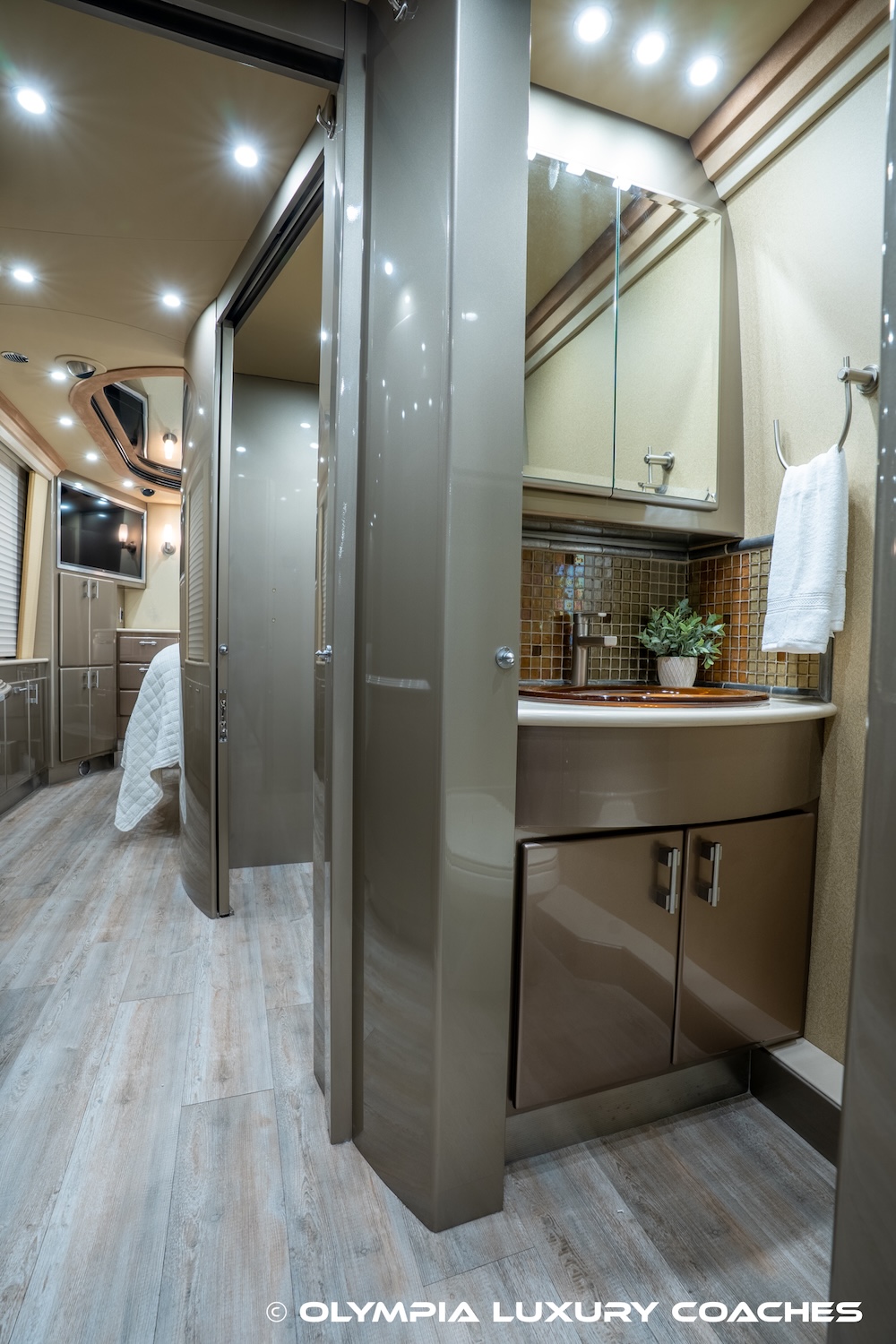 2006 Prevost Country Coach XLII For Sale