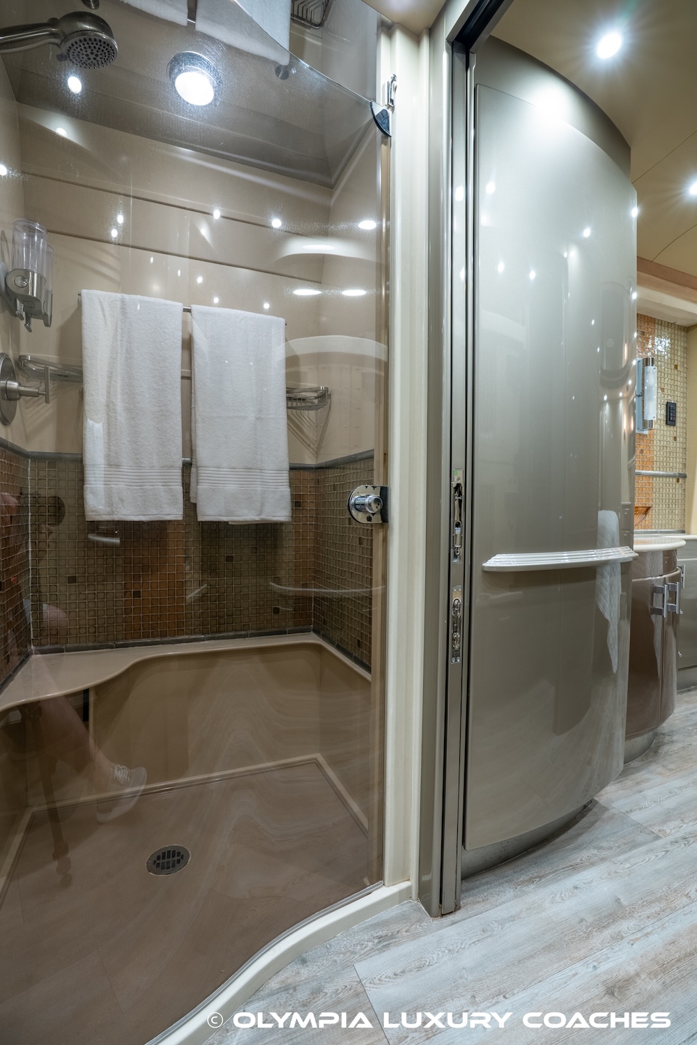 2006 Prevost Country Coach XLII For Sale